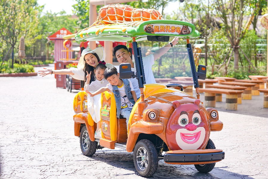 8游客歡樂(lè)暢玩園區(qū).jpg